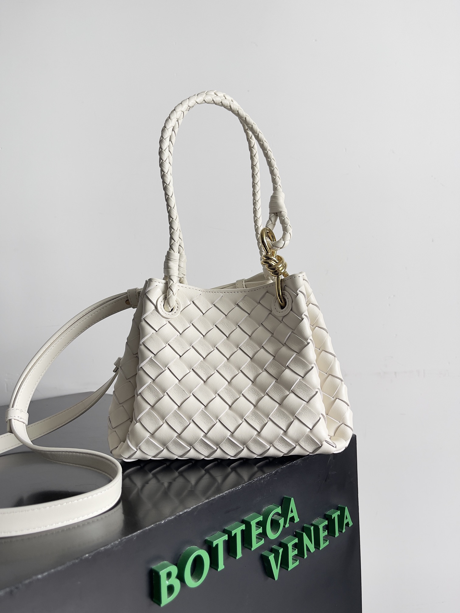 Túi xách nữ bottega veneta màu be 6569