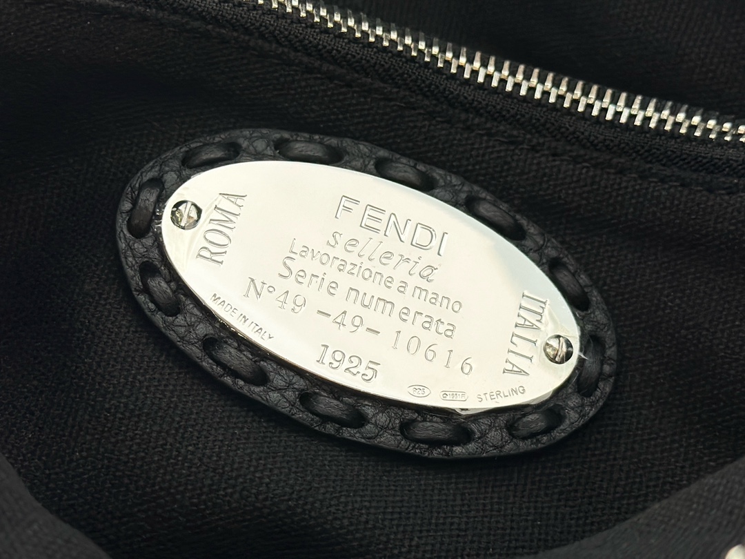 TÚI XÁCH NỮ FENDI  8651