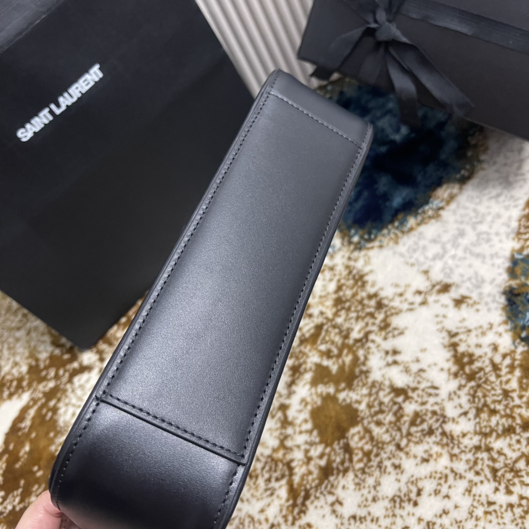 YSL LE 5A7 657228 (Black)