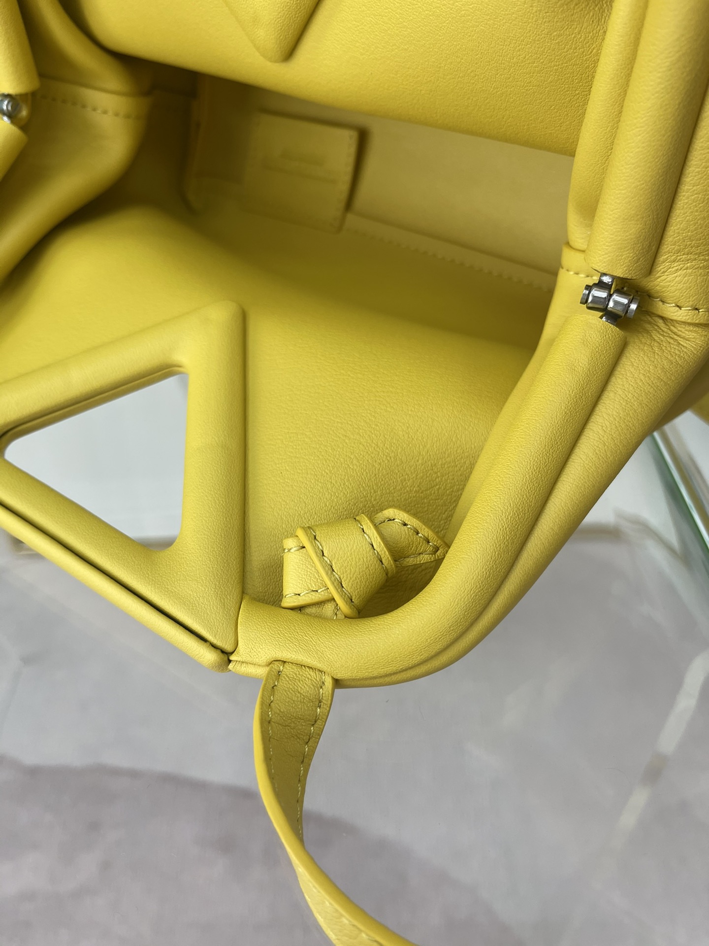 Bottega Veneta Poin Màu Vàng