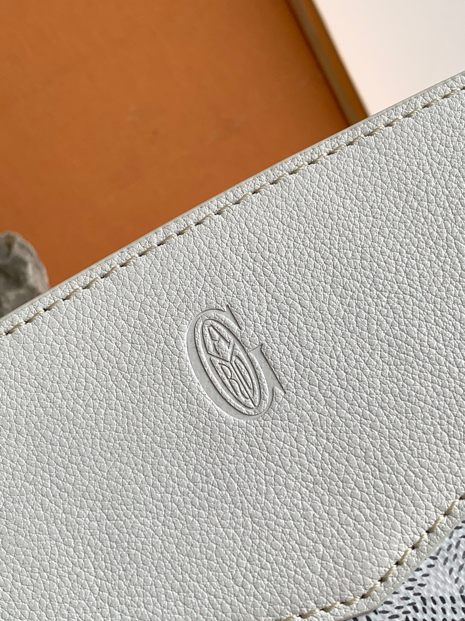 Goyard Rouette 8819 (white)