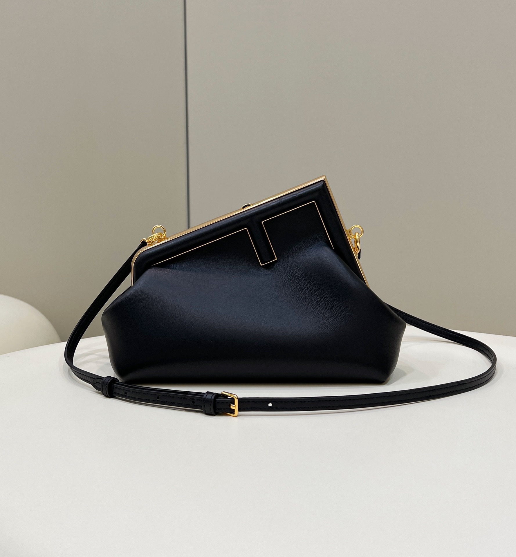 TÚI XÁCH NỮ FENDI 80018m