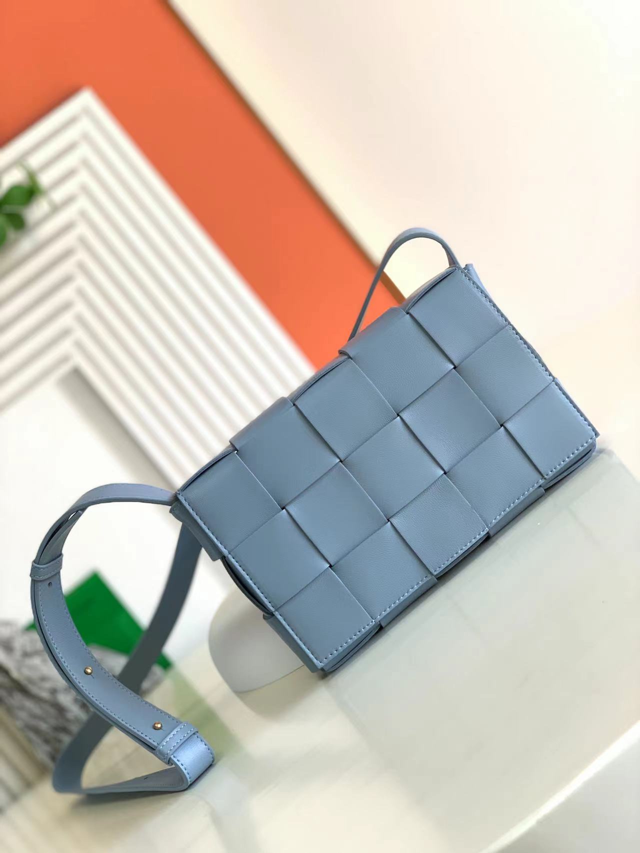 Bottega Veneta Cassette Màu Xanh Dương
