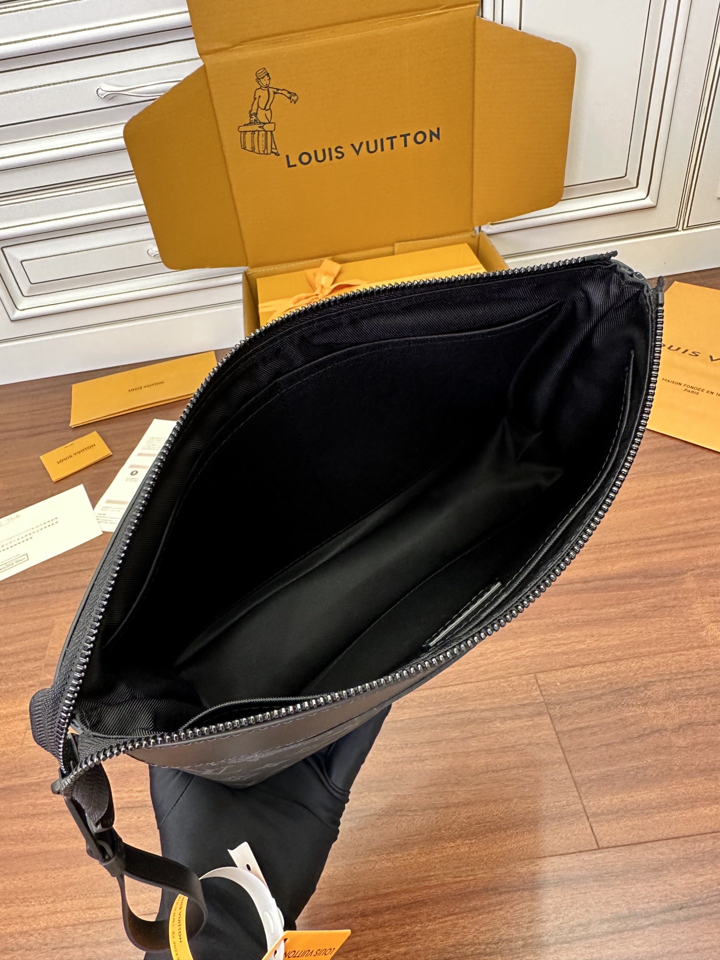 Túi Nam  Pochette Voyage Souple M82543 Màu Đen