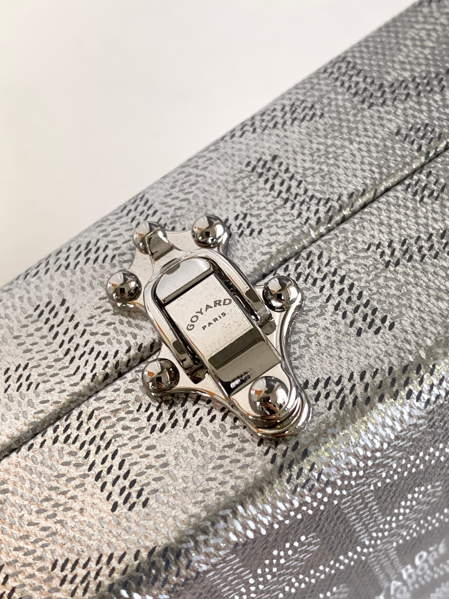 Goyard Minaudière 8210 (grey)