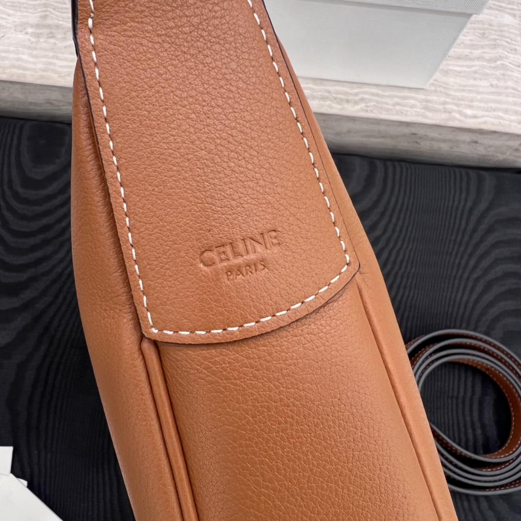 T&uacute;i X&aacute;ch Celine Heloise Triomphe 117253 M&agrave;u N&acirc;u 