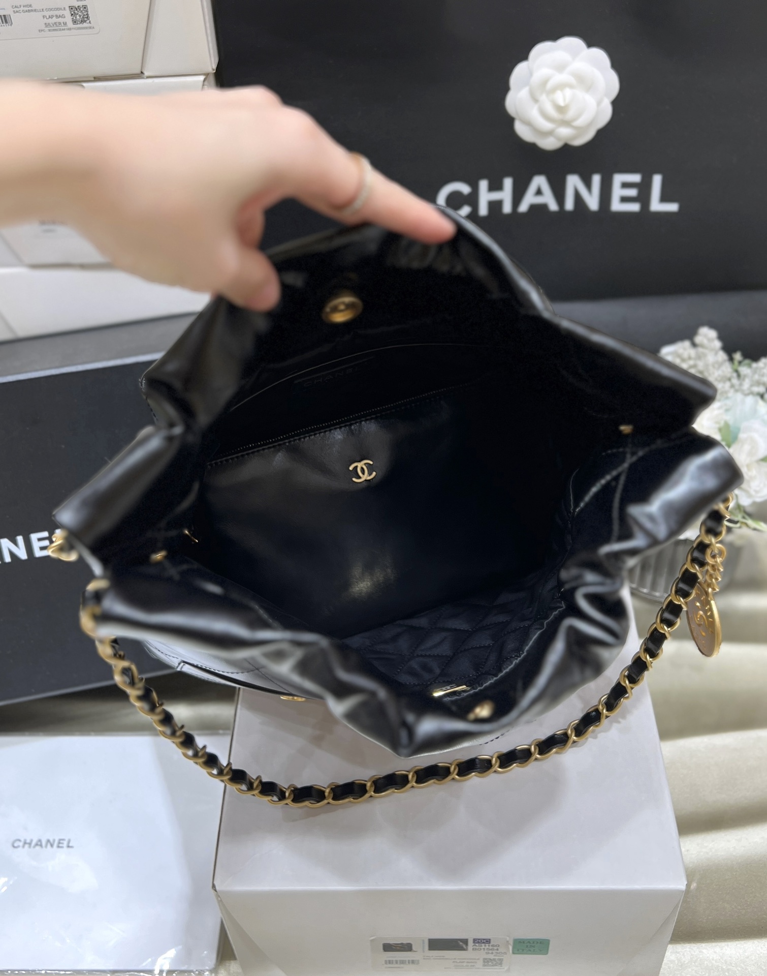 Túi Xách Nữ Chanel 22Bag AS3260 Màu Đen