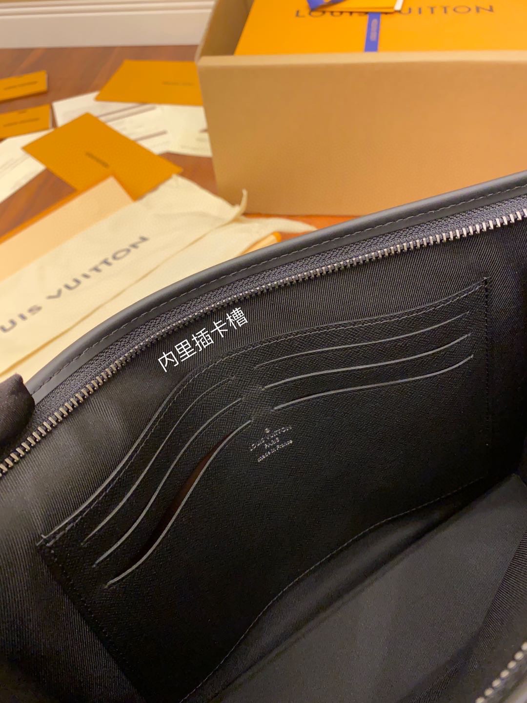 Clutch Cầm Tay Pochette Voyage MM M61692