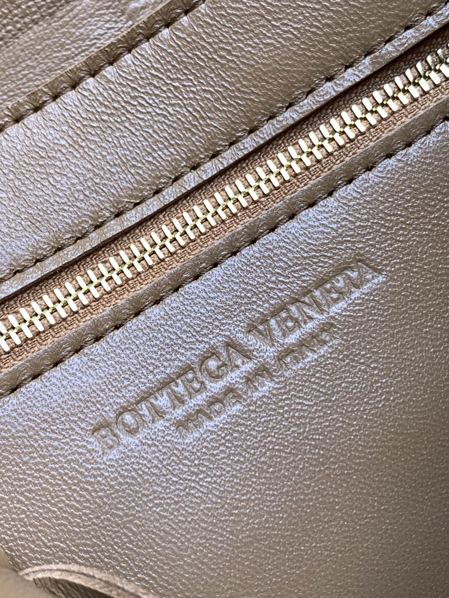 Bottega Veneta Cassette Màu Nâu