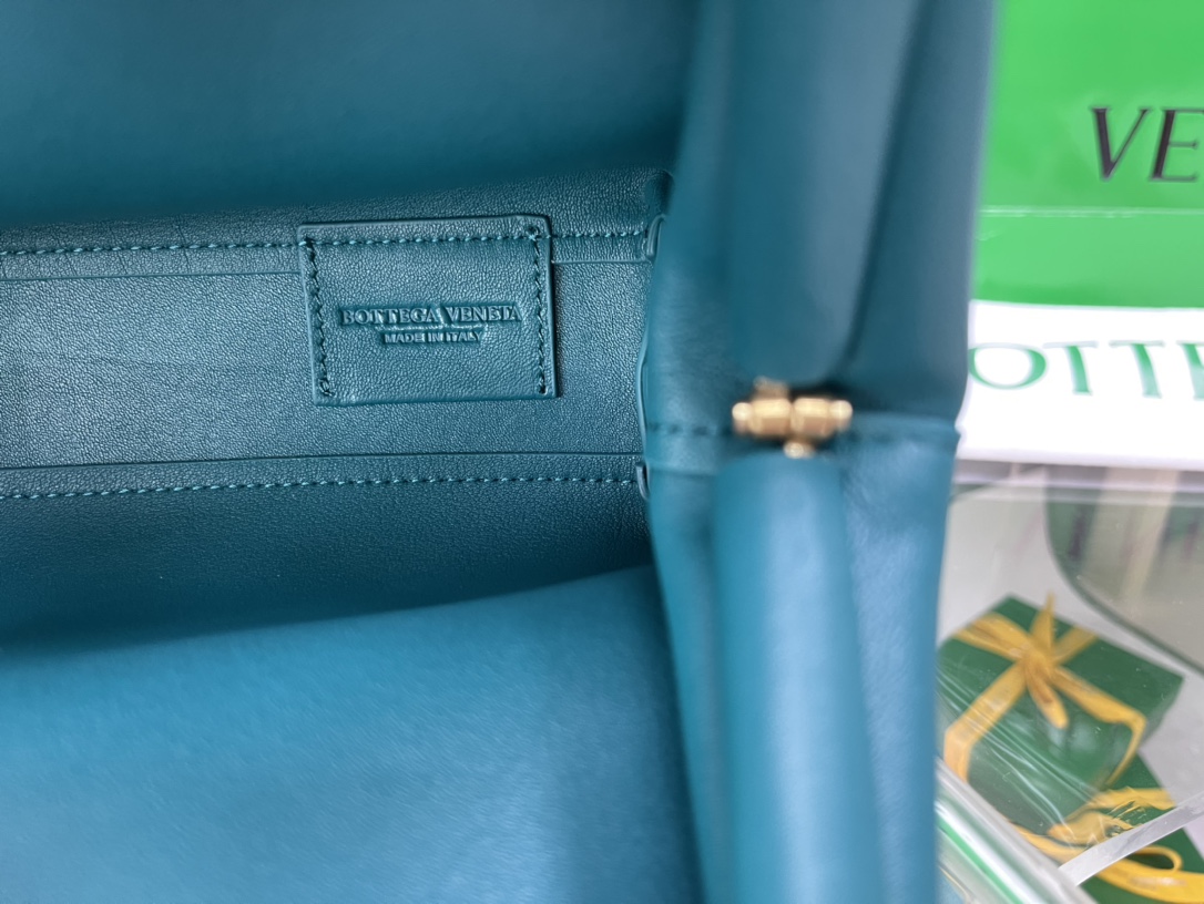 Bottega Veneta Poin Màu Xanh Dương
