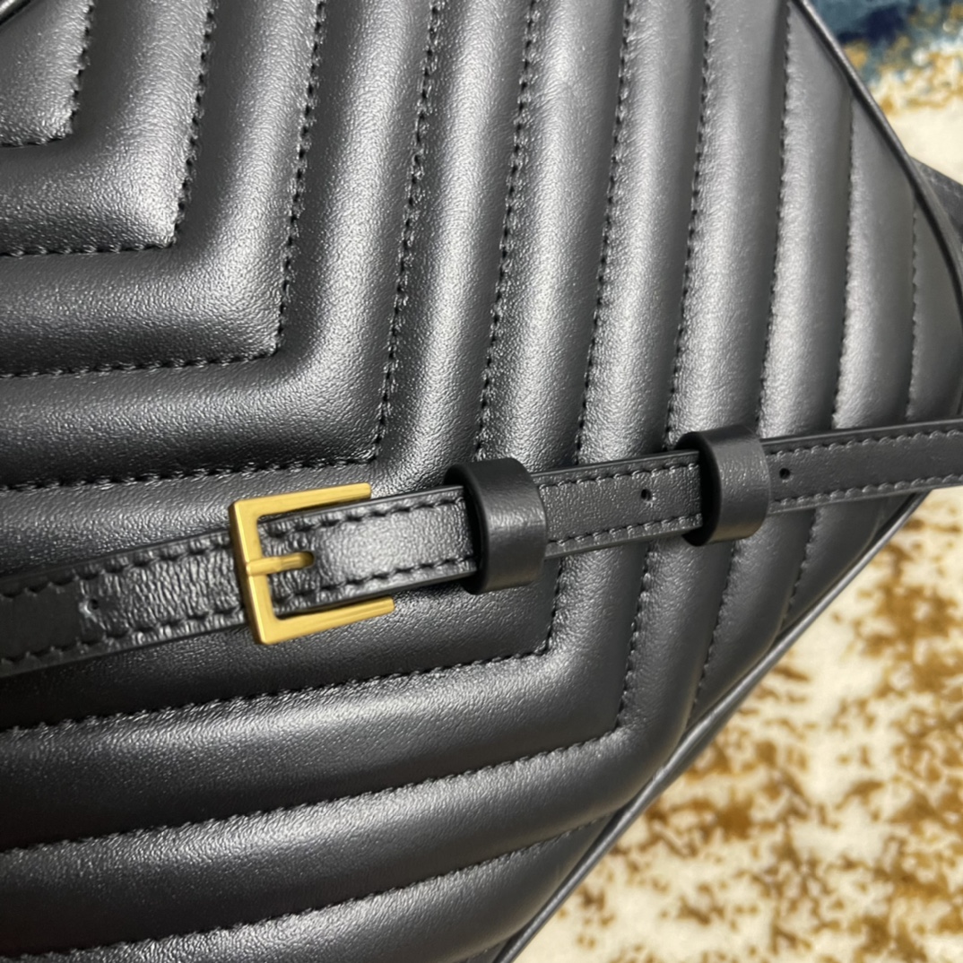 T&uacute;i X&aacute;ch YSL LOU 505730 M&agrave;u Đen Kh&oacute;a V&agrave;ng