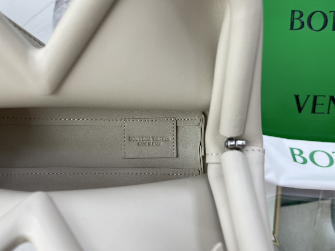 Bottega Veneta Poin  6908 Màu Trắng
