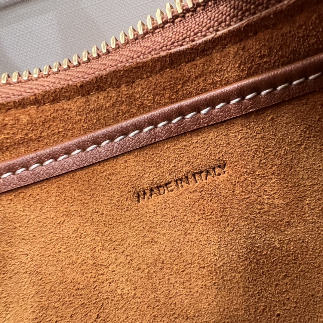 T&uacute;i X&aacute;ch Celine AVA Triomphe 114493 M&agrave;u N&acirc;u 