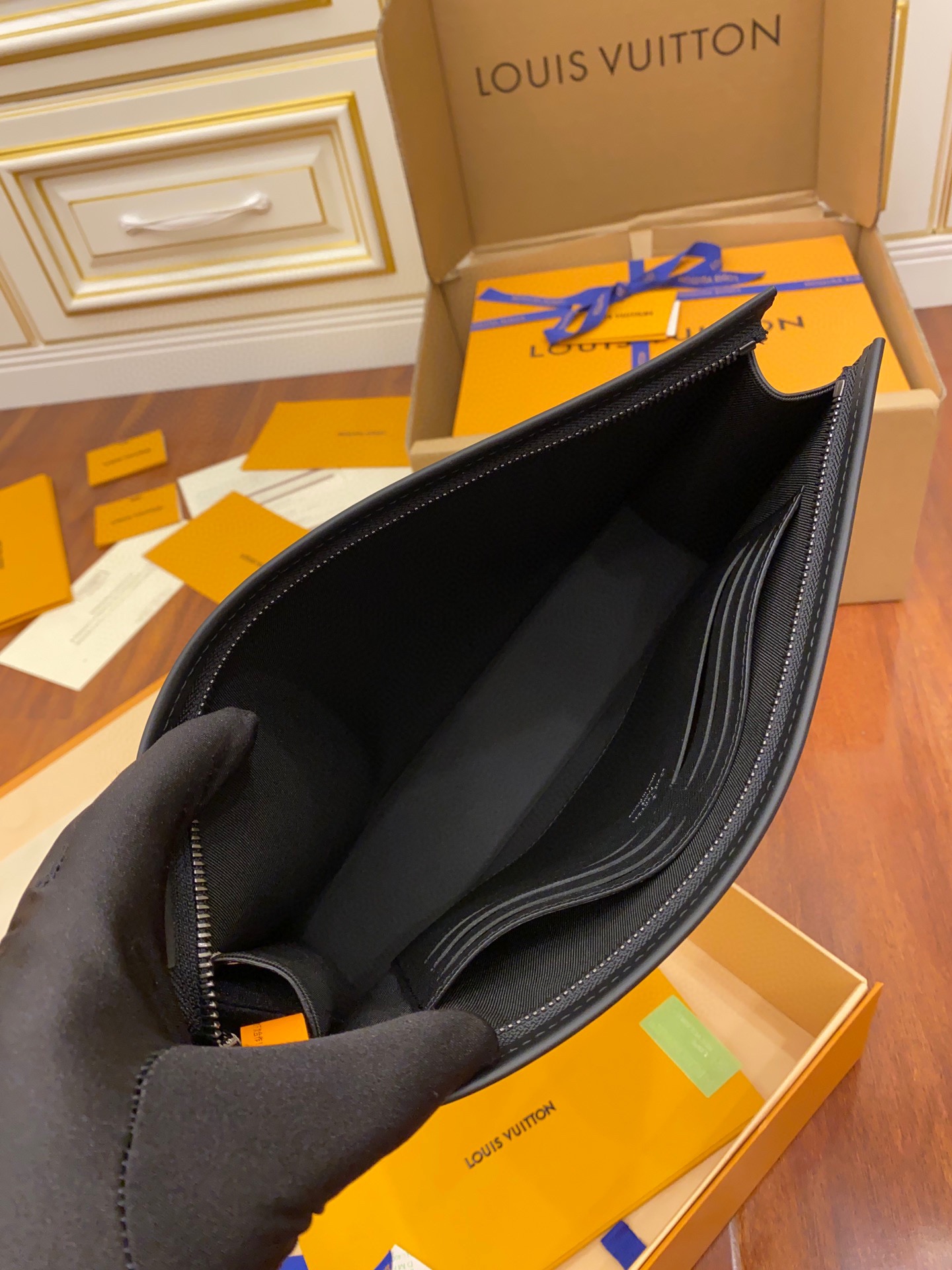 Clutch Cầm Tay Pochette Voyage MM   M61692