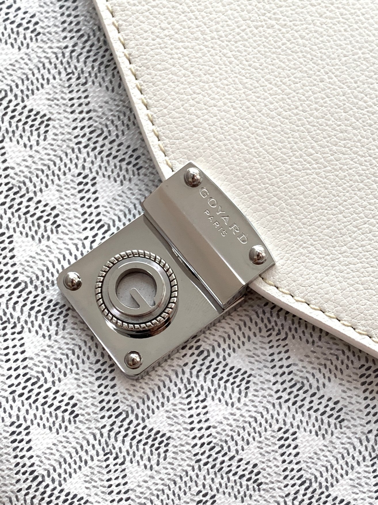 Goyard  Chypre Pouch-Wallet  8218 (white)