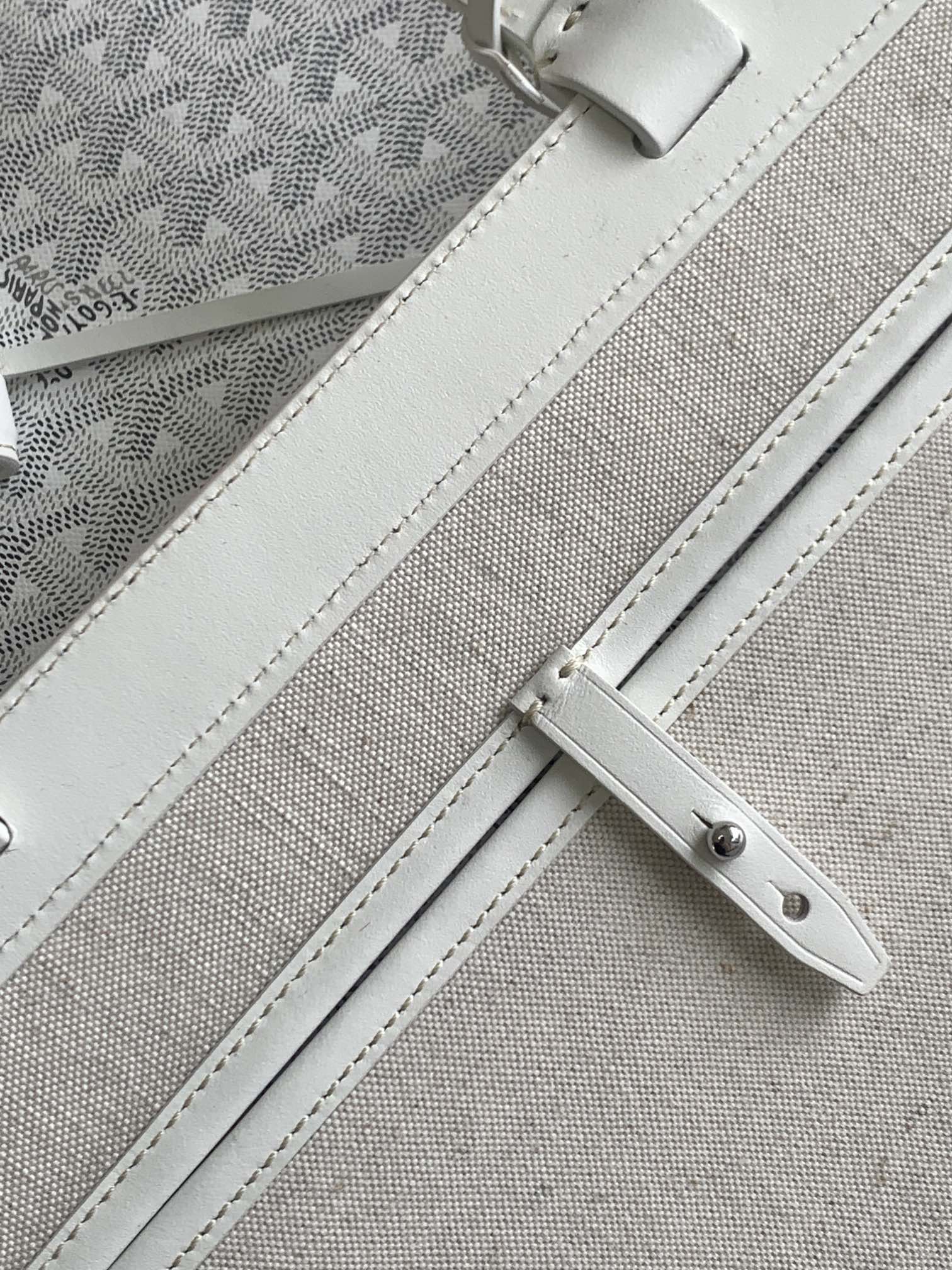 Goyard bellechasse 8031 (white)