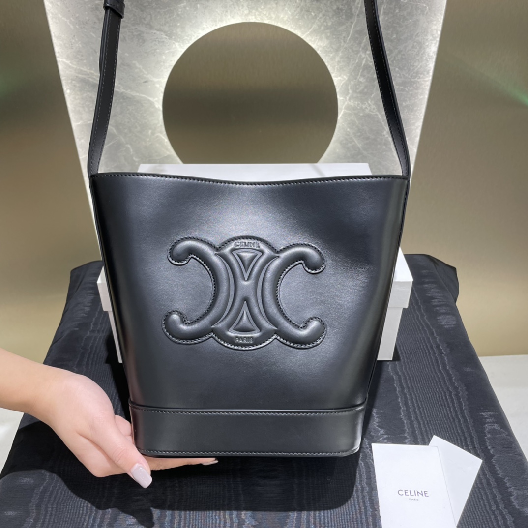 T&uacute;i X&aacute;ch Nữ Cuir Triomphe 198243 M&agrave;u Đen 