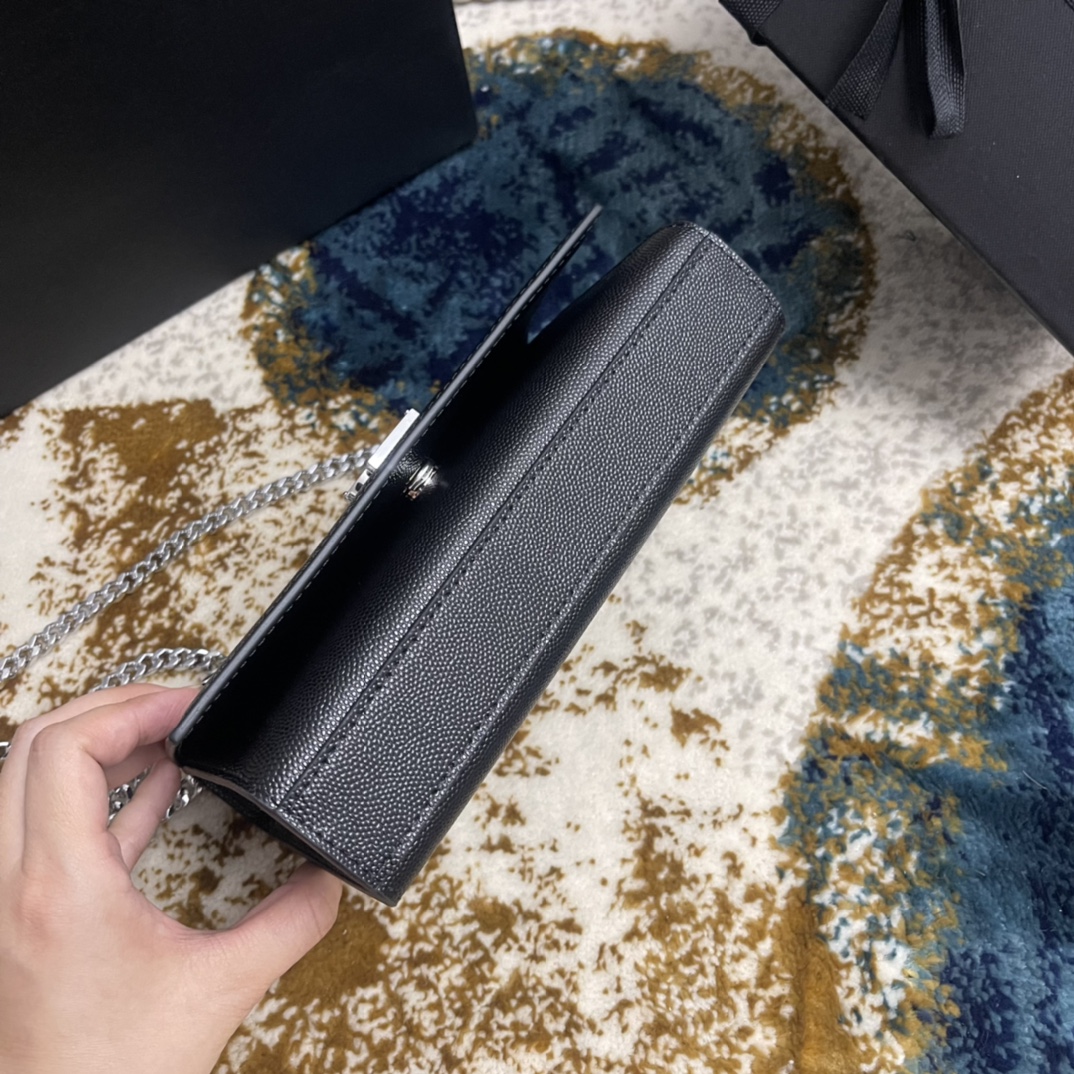 T&uacute;i X&aacute;ch YSL KATE 377629 M&agrave;u Đen Kh&oacute;a Bạc