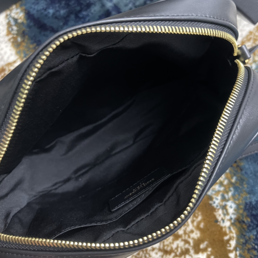 T&uacute;i X&aacute;ch YSL LOU 505730 M&agrave;u Đen Kh&oacute;a V&agrave;ng