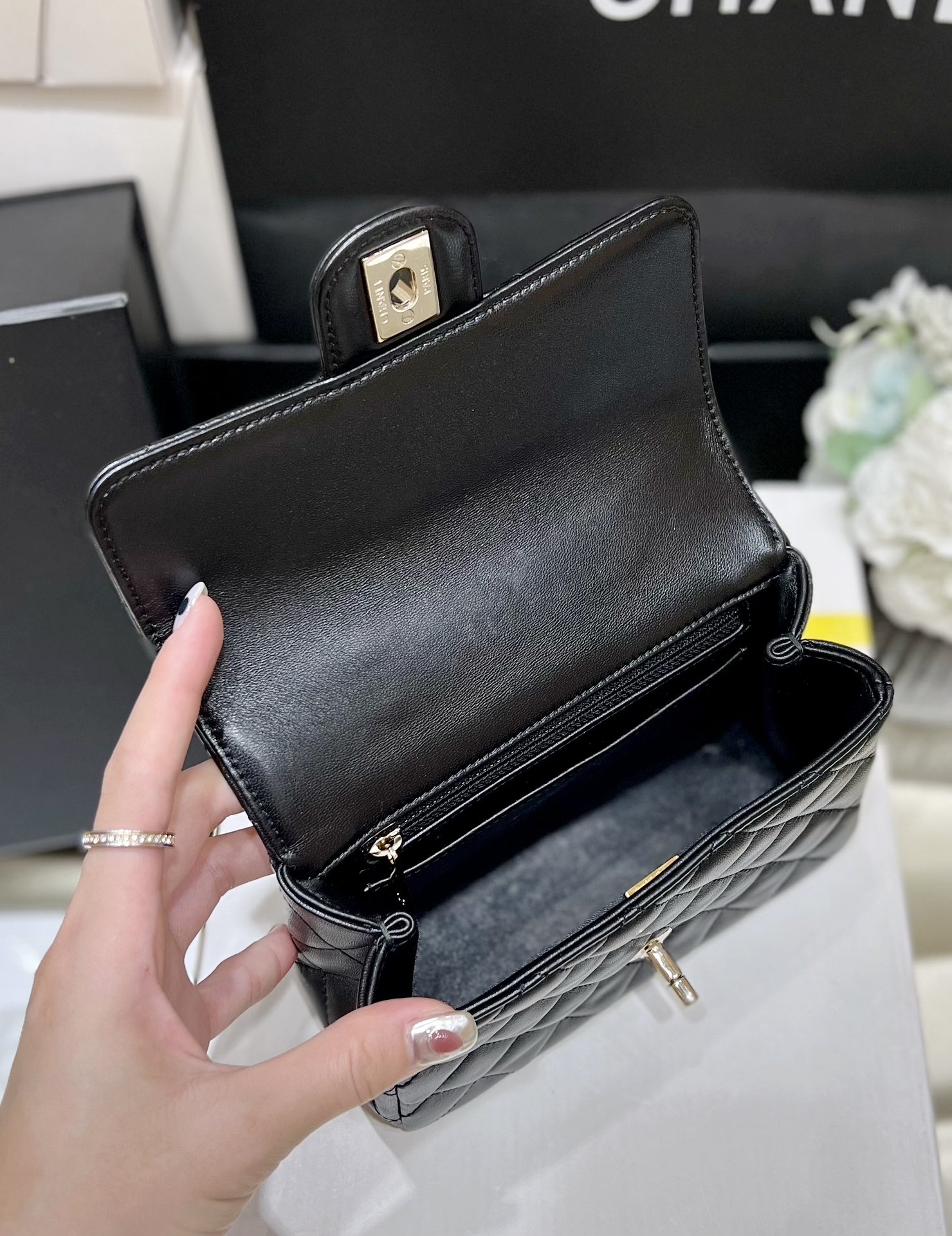 T&uacute;i X&aacute;ch Chanel AP4023 M&agrave;u Đen 