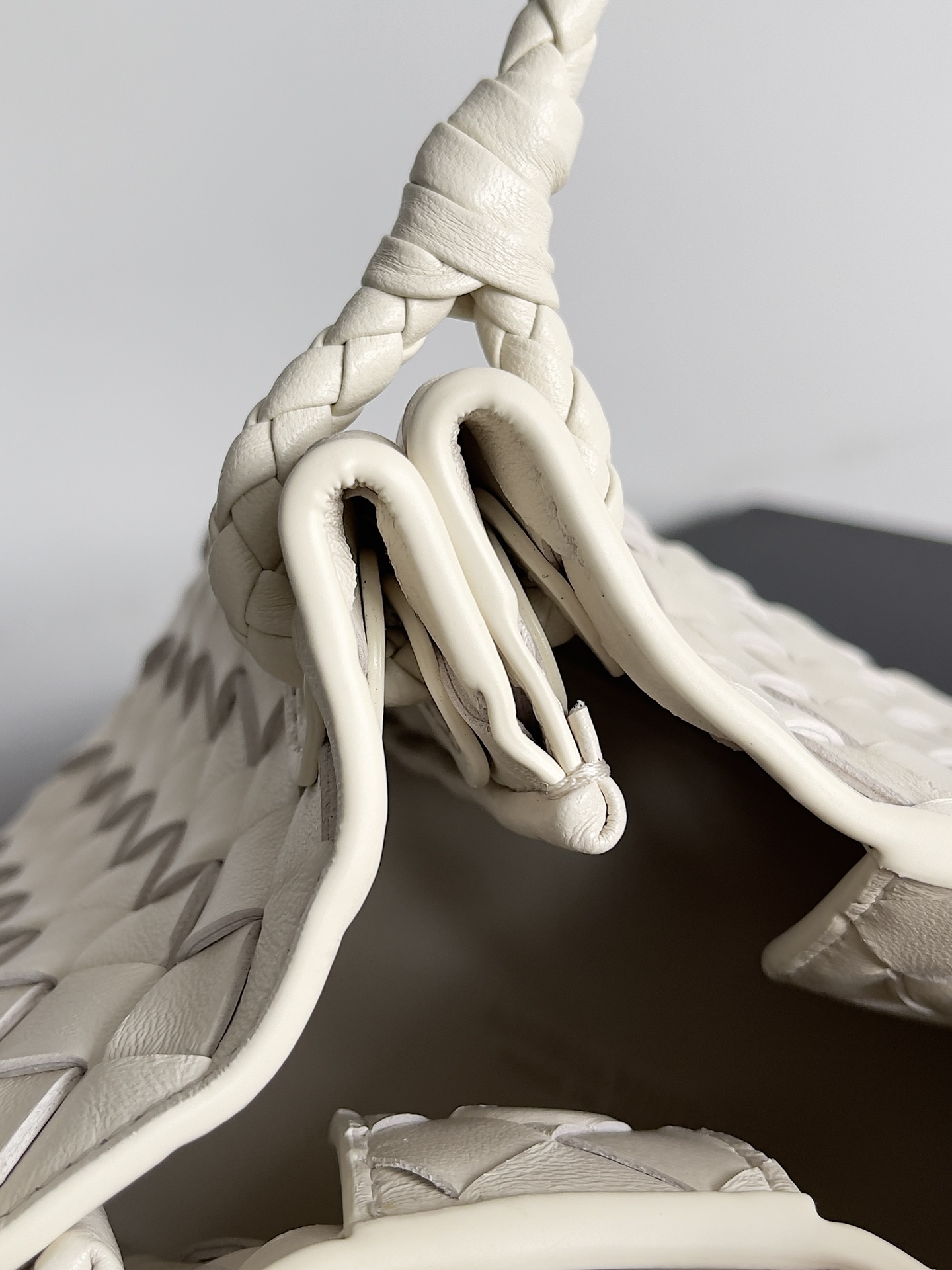 Túi xách nữ bottega veneta màu be 6569