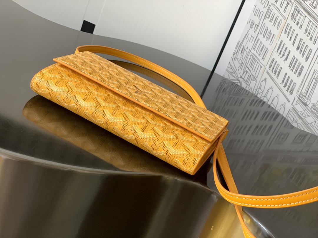 Goyard Varenne M8118 (yellow)