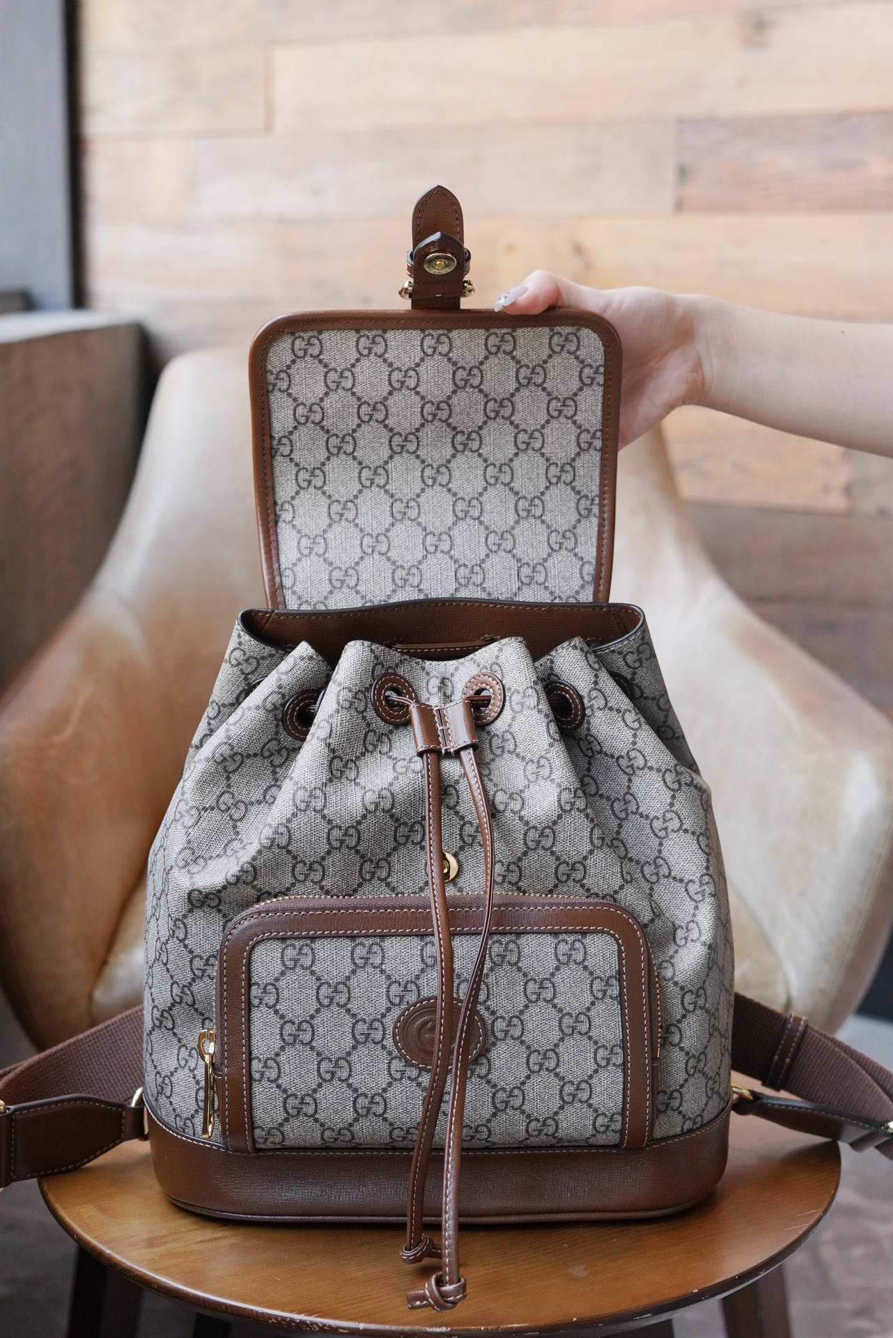 Sac &agrave; dos avec d&eacute;tail GG 674147 (Brow) 