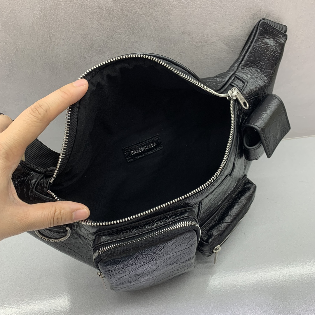 TÚI ĐEO CHÉO BALENCIAGA 703143950 MÀU ĐEN