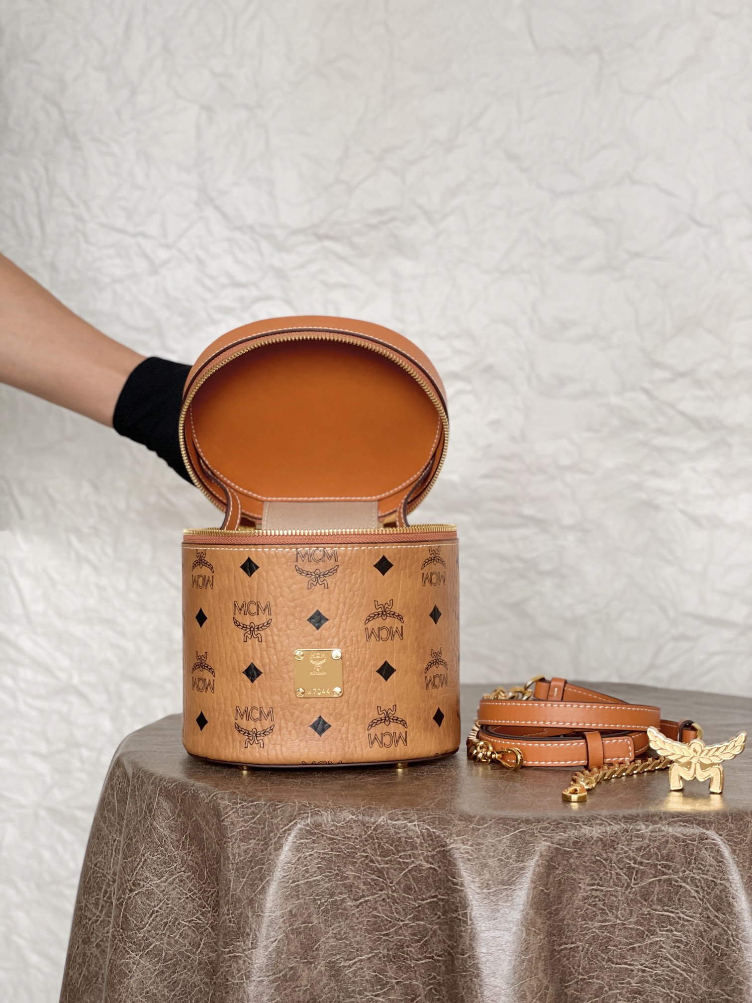 MCM LIZ VISETOS  1CO001 (BROWN)