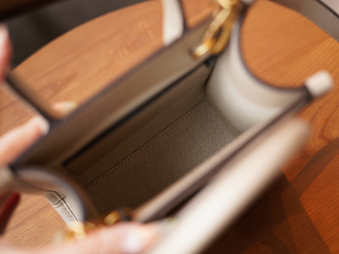 T&uacute;i X&aacute;ch Nam GG Retro 671623 M&agrave;u Trắng