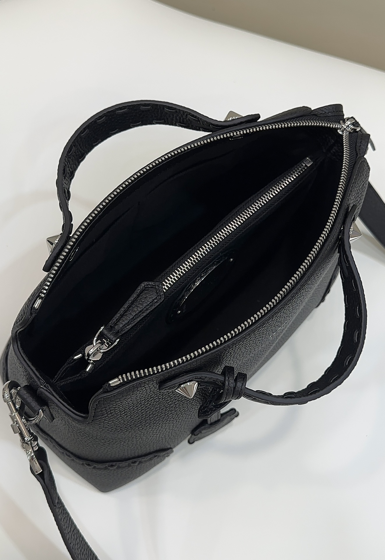 TÚI XÁCH NỮ FENDI  8651