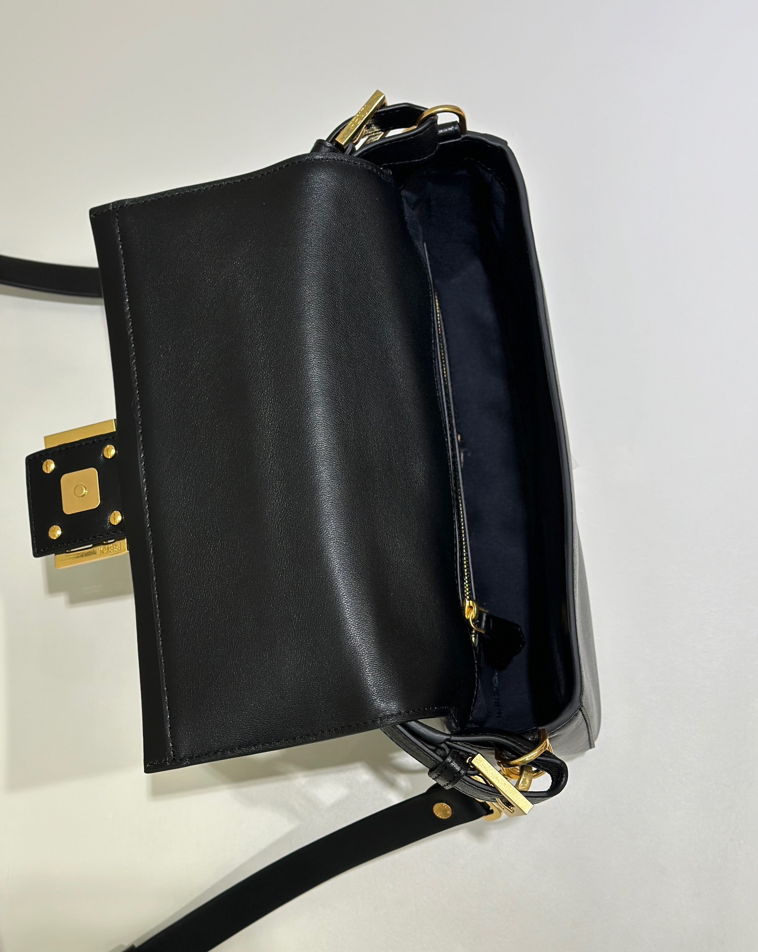 TÚI XÁCH NỮ FENDI 8629
