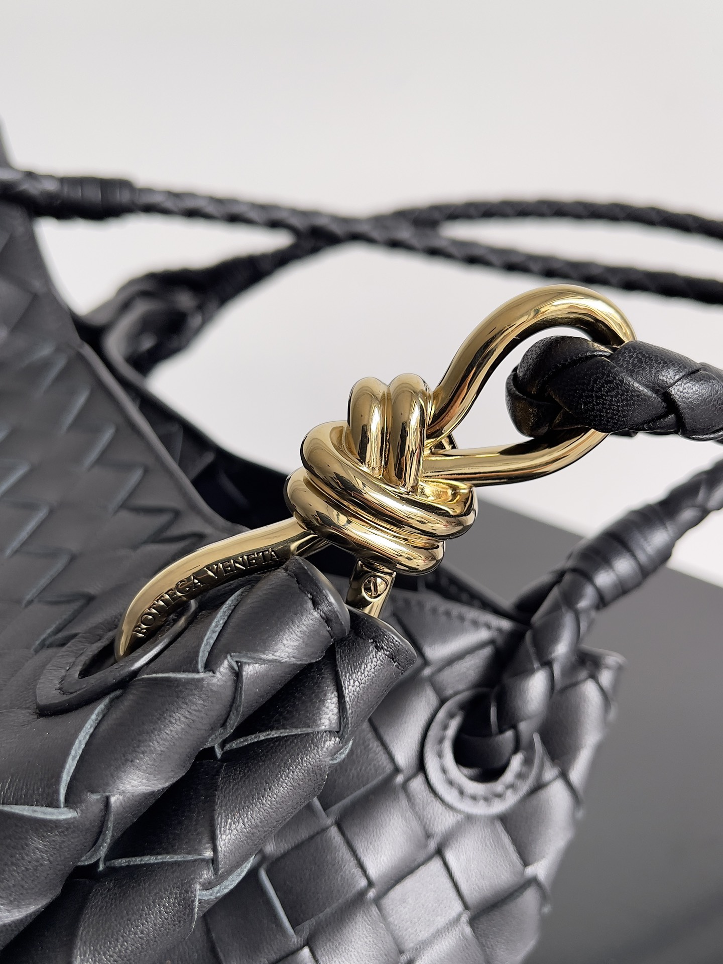 Túi xách nữ bottega veneta màu đen 796571