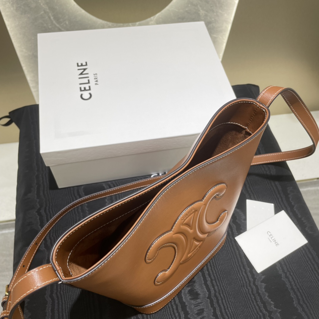 Túi Xách Nữ Cuir Triomphe 198243 Màu Nâu