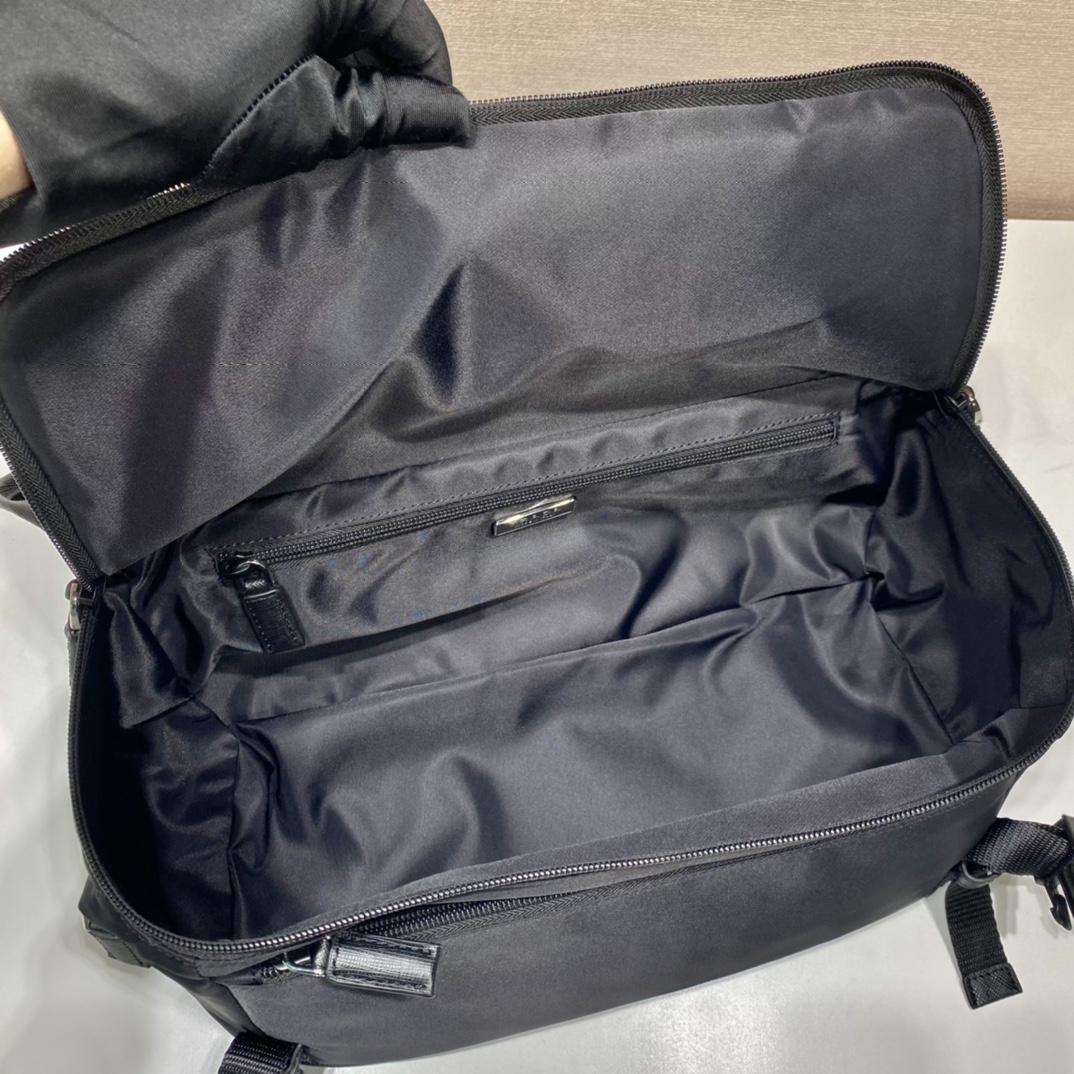 T&uacute;i x&aacute;ch Prada 2VH991A m&agrave;u đen 