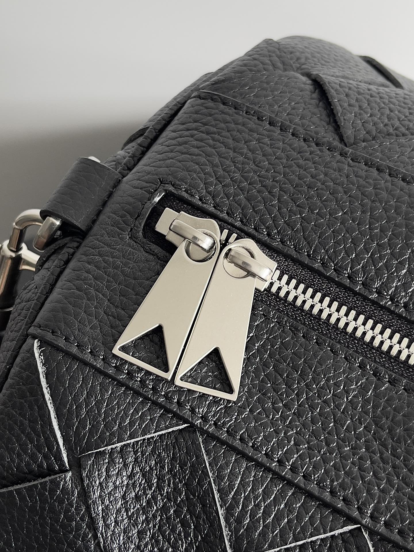 Túi xách nữ bottega veneta màu đen 795287