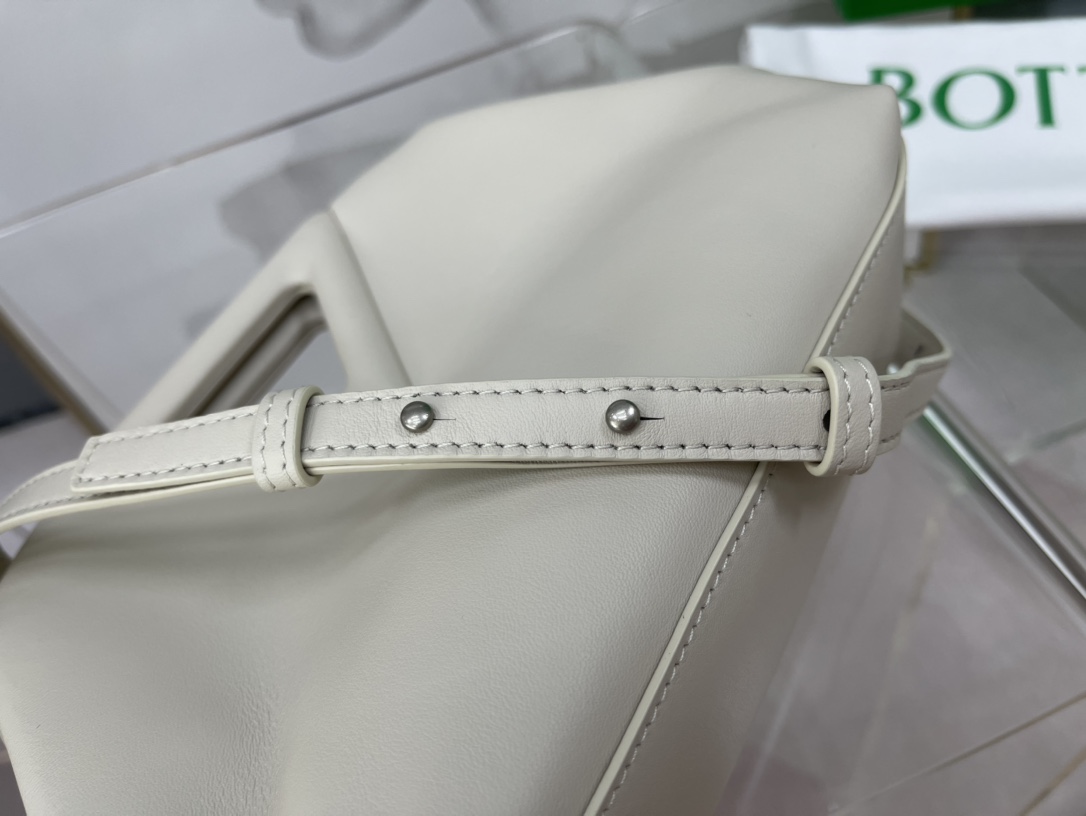 Bottega Veneta Poin  6908 Màu Trắng
