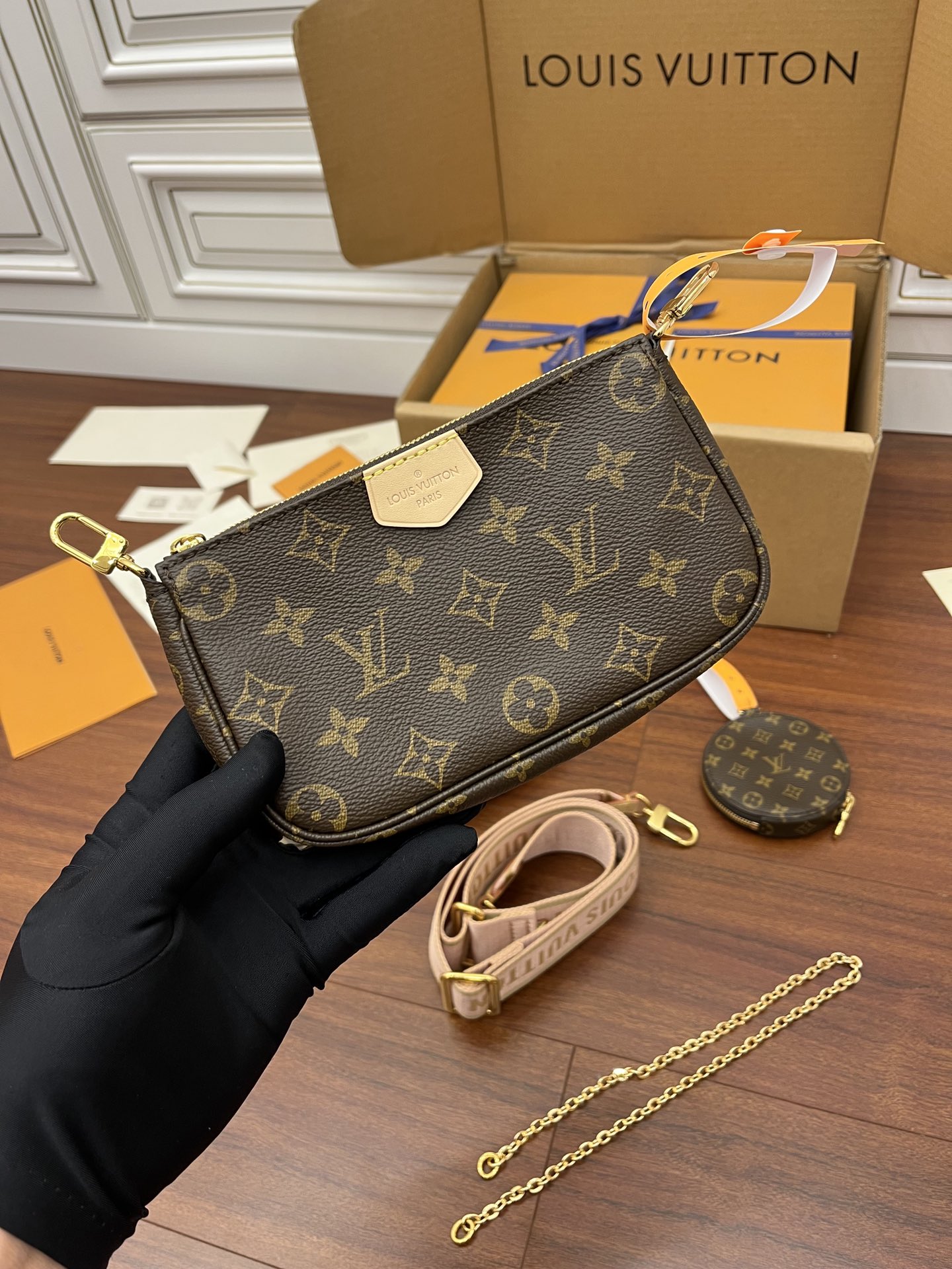 Túi Đeo Chéo Nữ Louis Vuitton LV Multi Pochette Accessoires M44840 Màu Nâu Dây Hồng