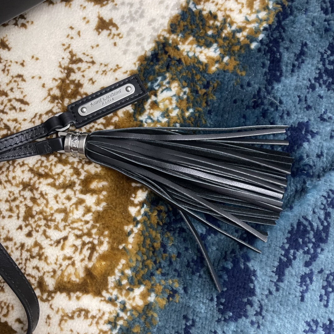 T&uacute;i X&aacute;ch YSL LOU 505730 M&agrave;u Đen Kh&oacute;a Bạc