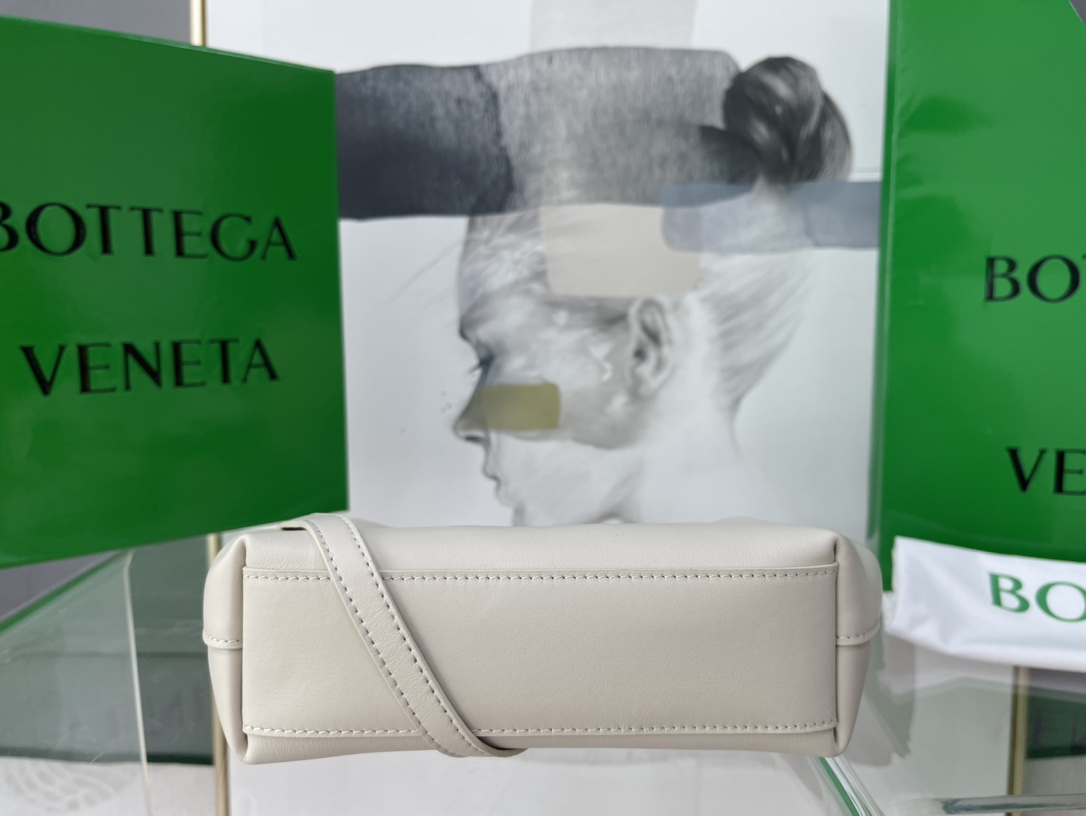 Bottega Veneta Poin  6908 Màu Trắng