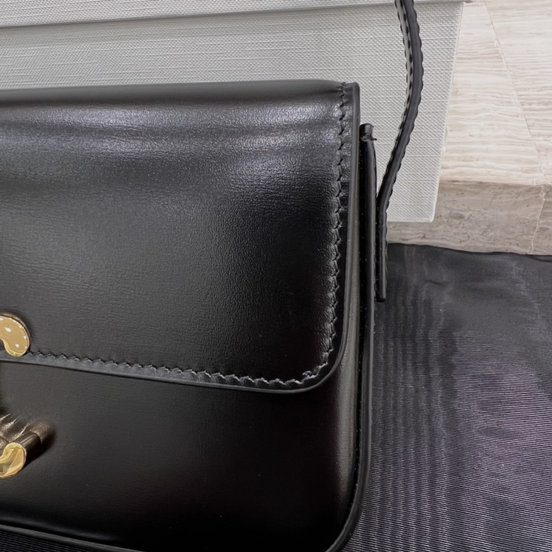 T&uacute;i X&aacute;ch Celine Nữ Claude 194143 M&agrave;u Đen 