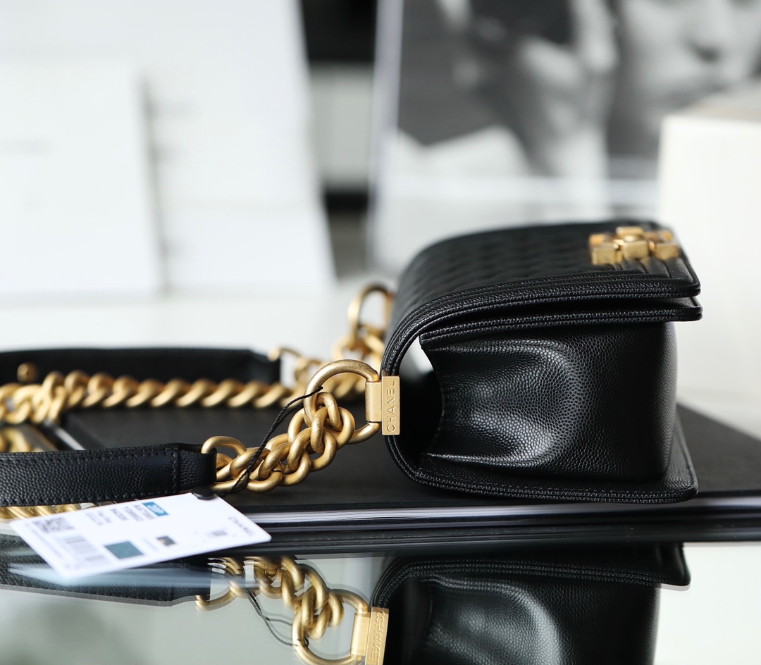 T&uacute;i x&aacute;ch Channel Le boy đen d&acirc;y v&agrave;ng 