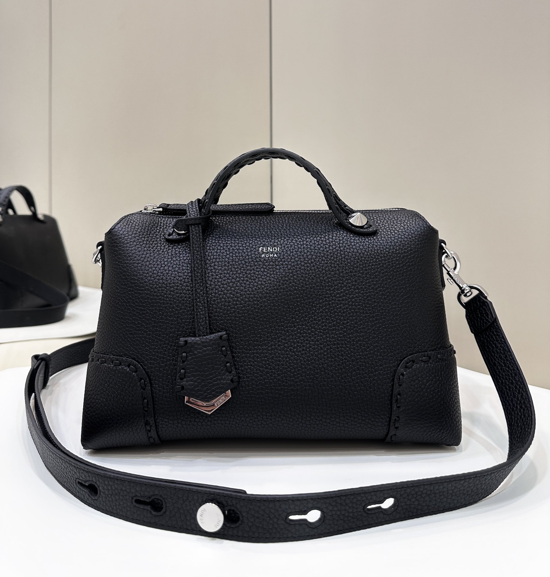 TÚI XÁCH NỮ FENDI  8651