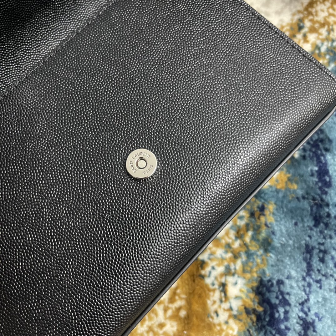 T&uacute;i X&aacute;ch YSL KATE 377629 M&agrave;u Đen Kh&oacute;a Bạc