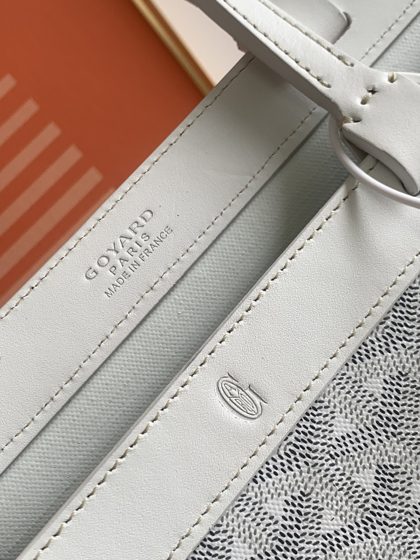 Goyard bellechasse 8031 (white)