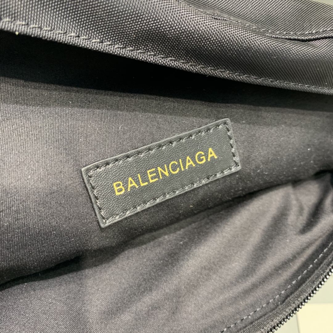 Túi đeo hông BALENCIAGA màu đen 180613