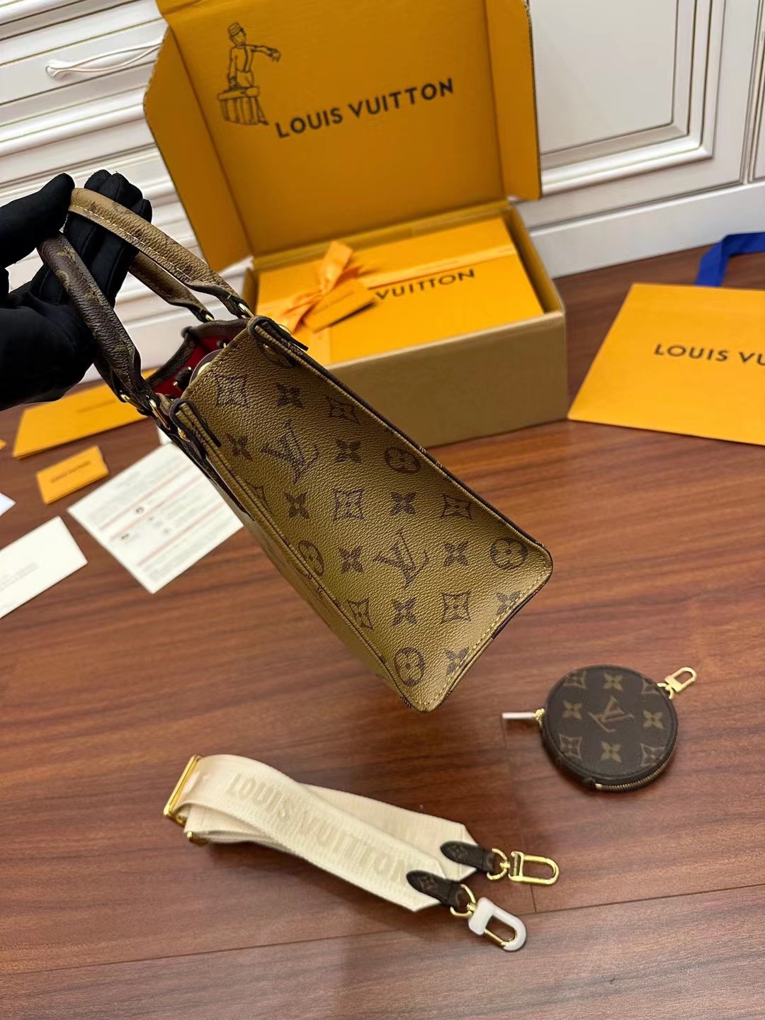 T&uacute;i x&aacute;ch Tay Nữ Louis Vuitton LV On The Go M46373 M&agrave;u N&acirc;u