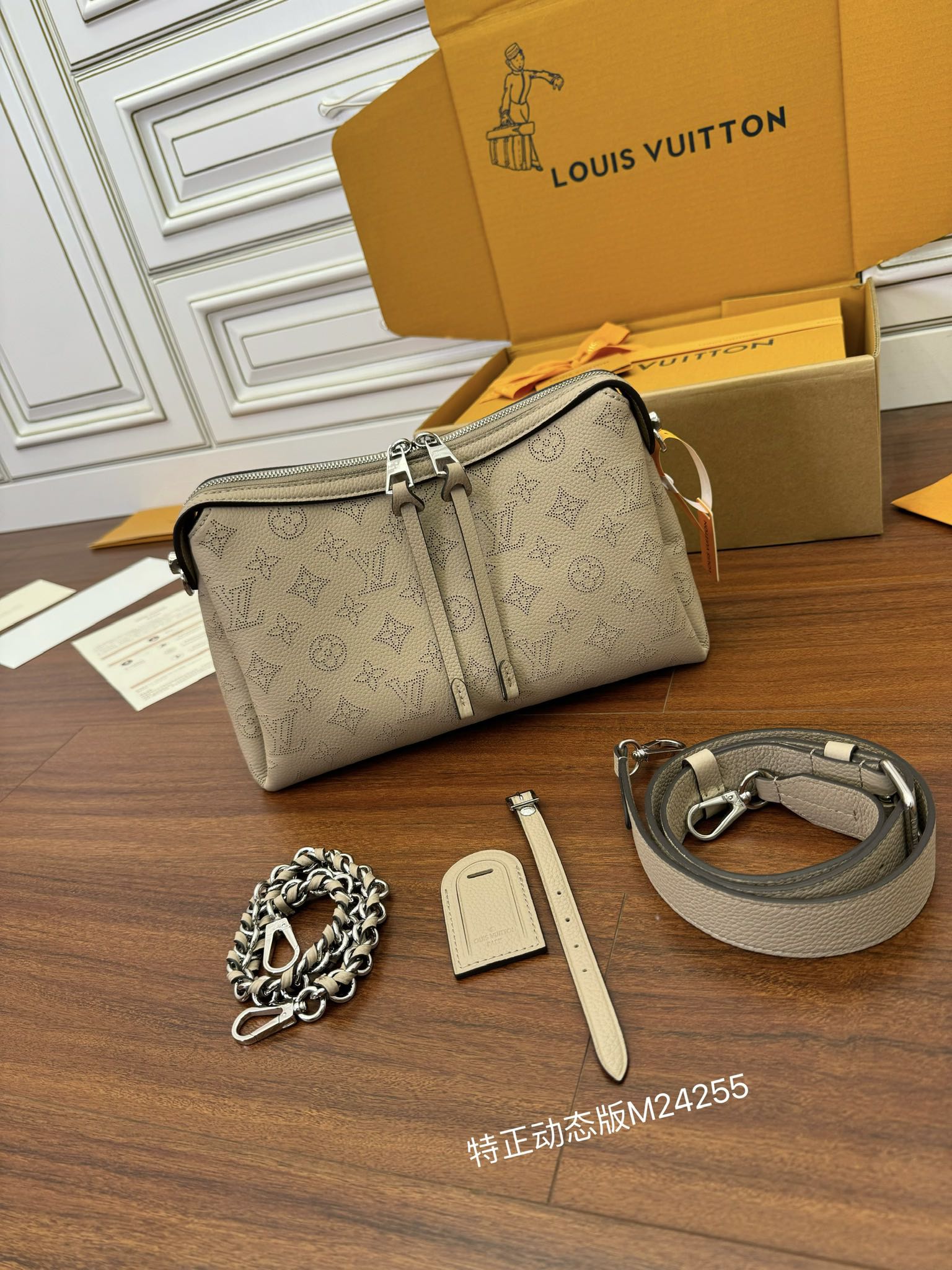 Túi xách Sac Hand It All PM   M24255