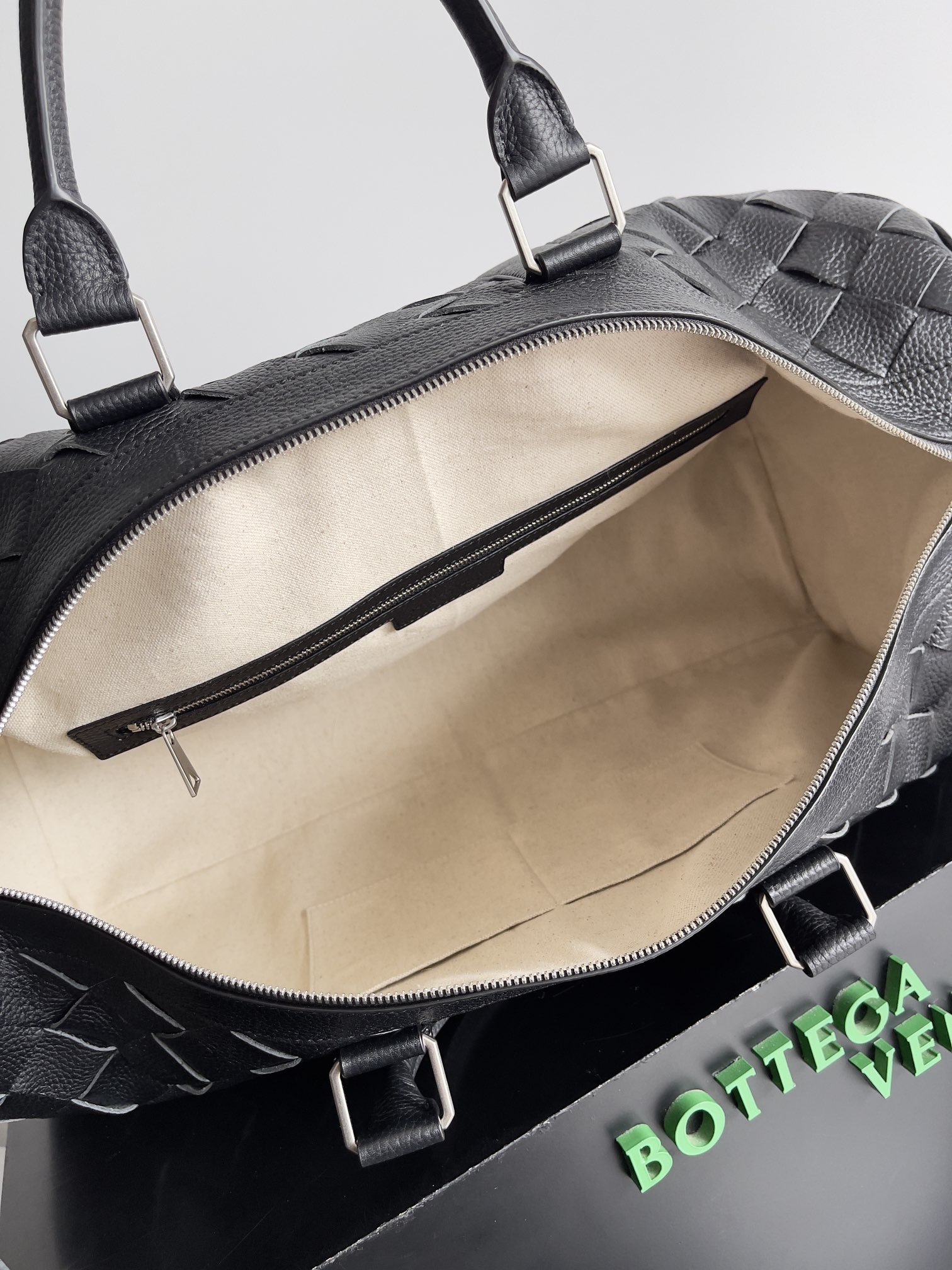 Túi xách nữ bottega veneta màu đen 795287