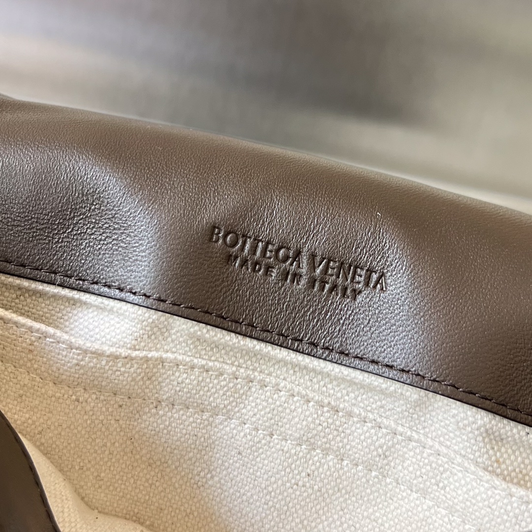 Túi xách nữ bottega veneta màu nâu 755659